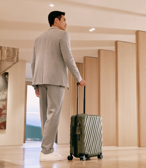 19 DEGREE 19 디그리 인터내셔널 확장형 4휠 캐리온 캐리어  lifestyle | TUMI