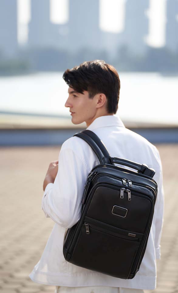 SS24_Seasonal_TUMIAlpha_SlimBackpack_Black_RGB_1_300dpi_M1
