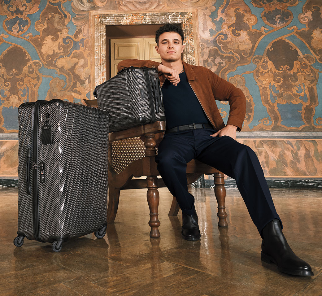 TUMI_SS25_LANDO_OnTalent_19DLiteIntlCO-ET_BlkGrpht